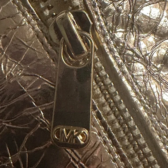 New Michael Kors
Cosmo Crinkle Metallic Leather Kitten Heel Booties - Picture 8 of 11